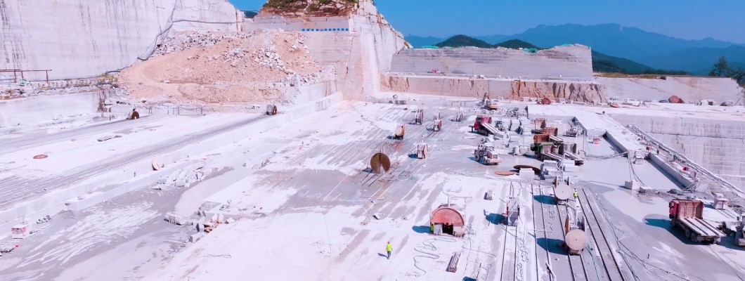 Stone Mining Quarry Methods: Modern Technologies and Environmental Considerations