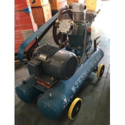 Piston air compressor