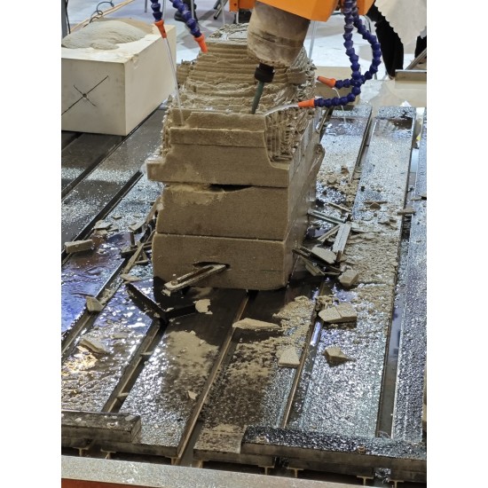 Pendulum engraving machine
