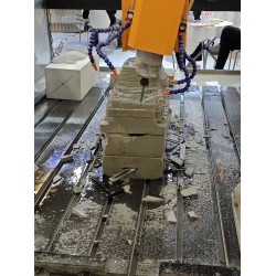 Pendulum engraving machine