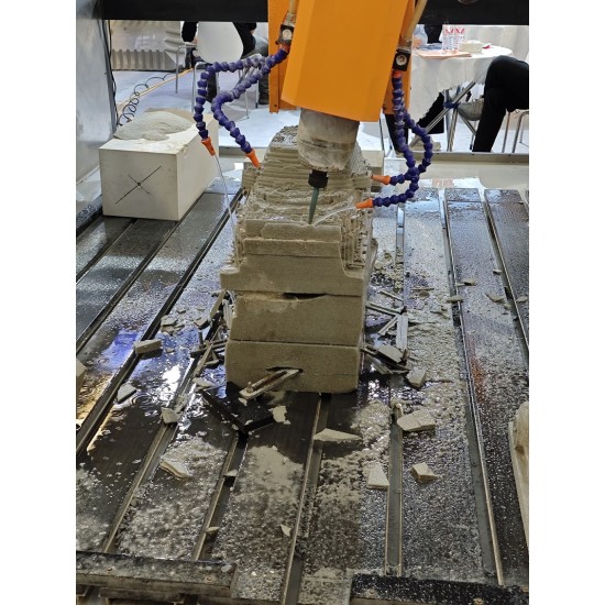 Pendulum engraving machine