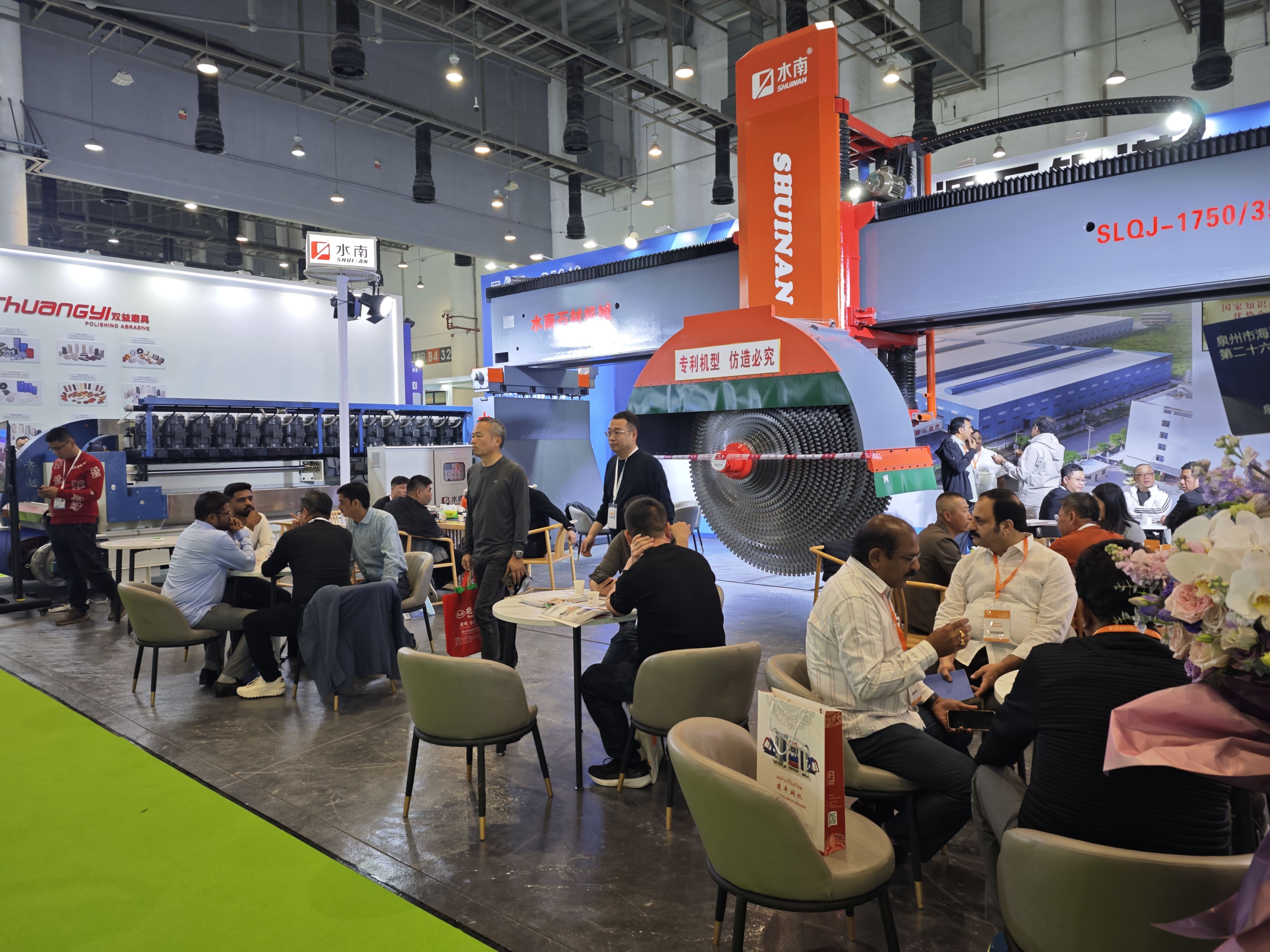 Shuinan Machinery team discussing with customers at Xiamen Stone Fair 2026