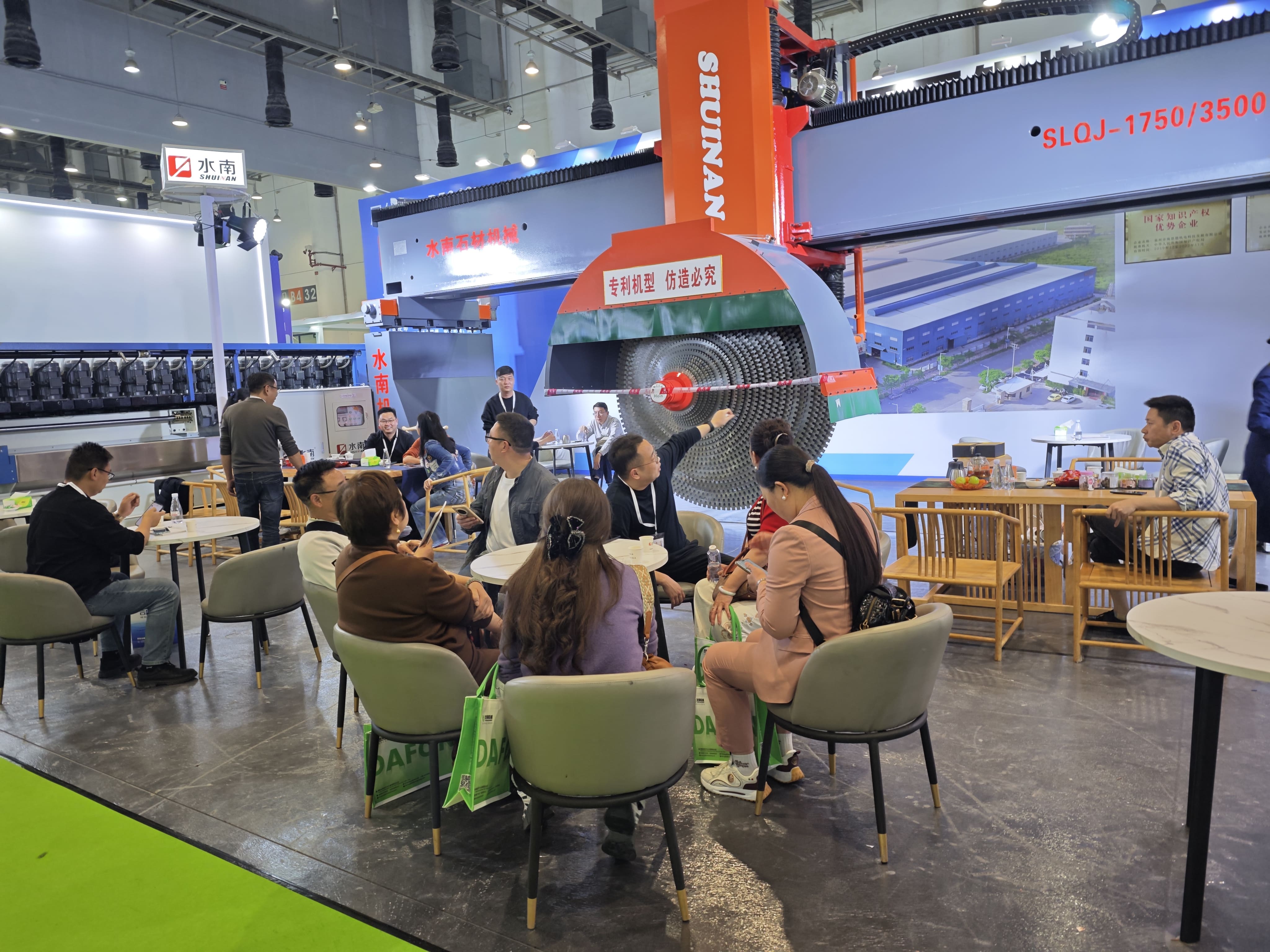 Shuinan Machinery team discussing with customers at Xiamen Stone Fair 2026