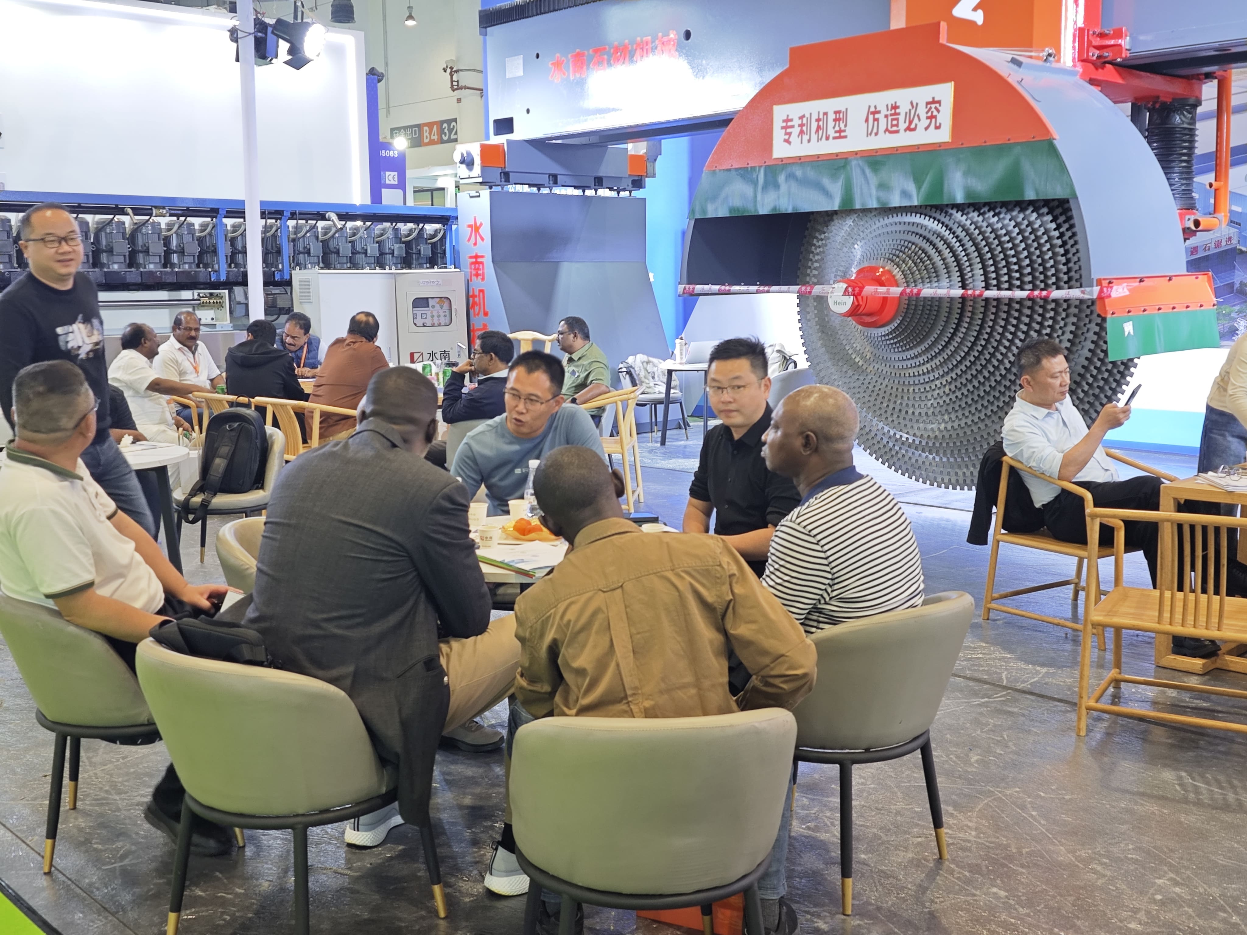 Shuinan Machinery team discussing with customers at Xiamen Stone Fair 2026