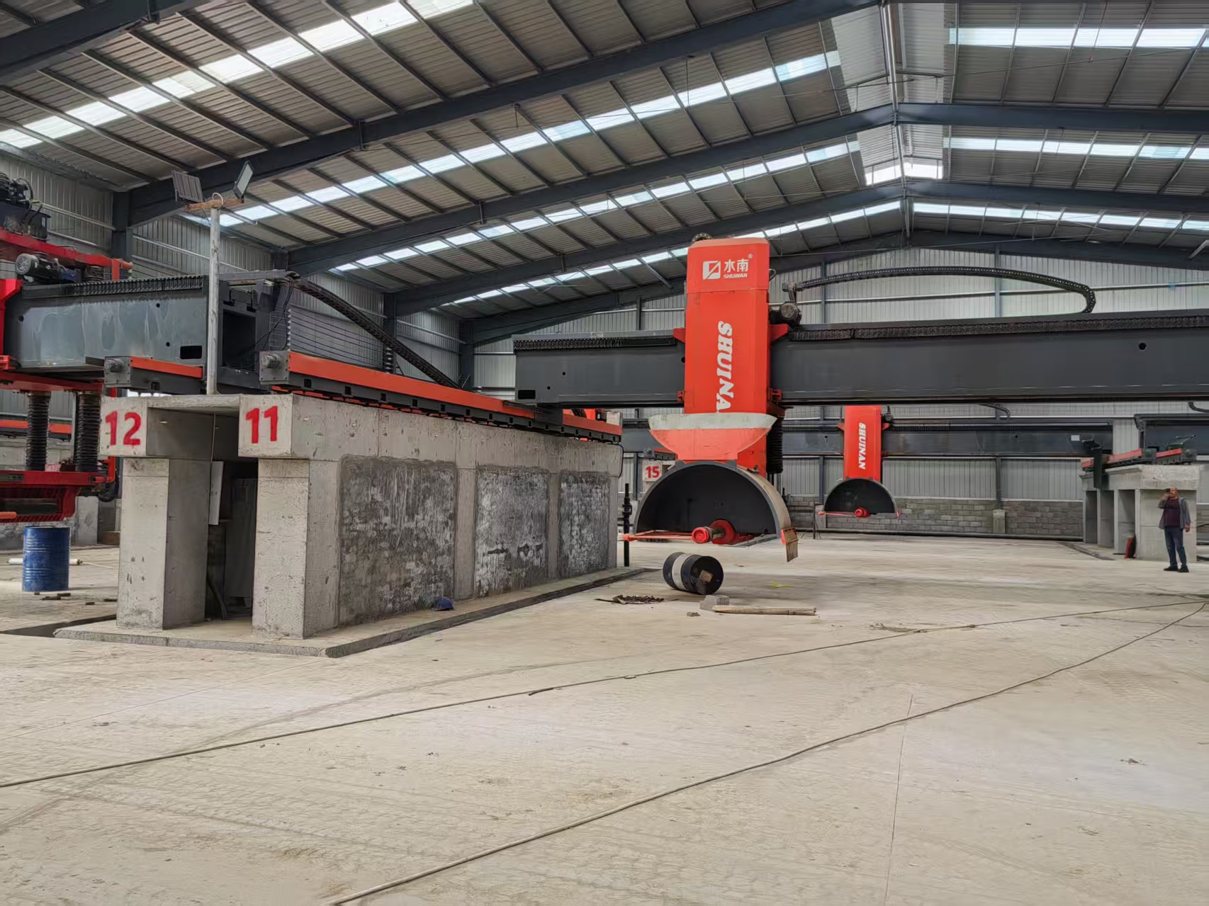 Multiple double-beam multi-blade bridge stone block cutting machines newly installed in a customer factory