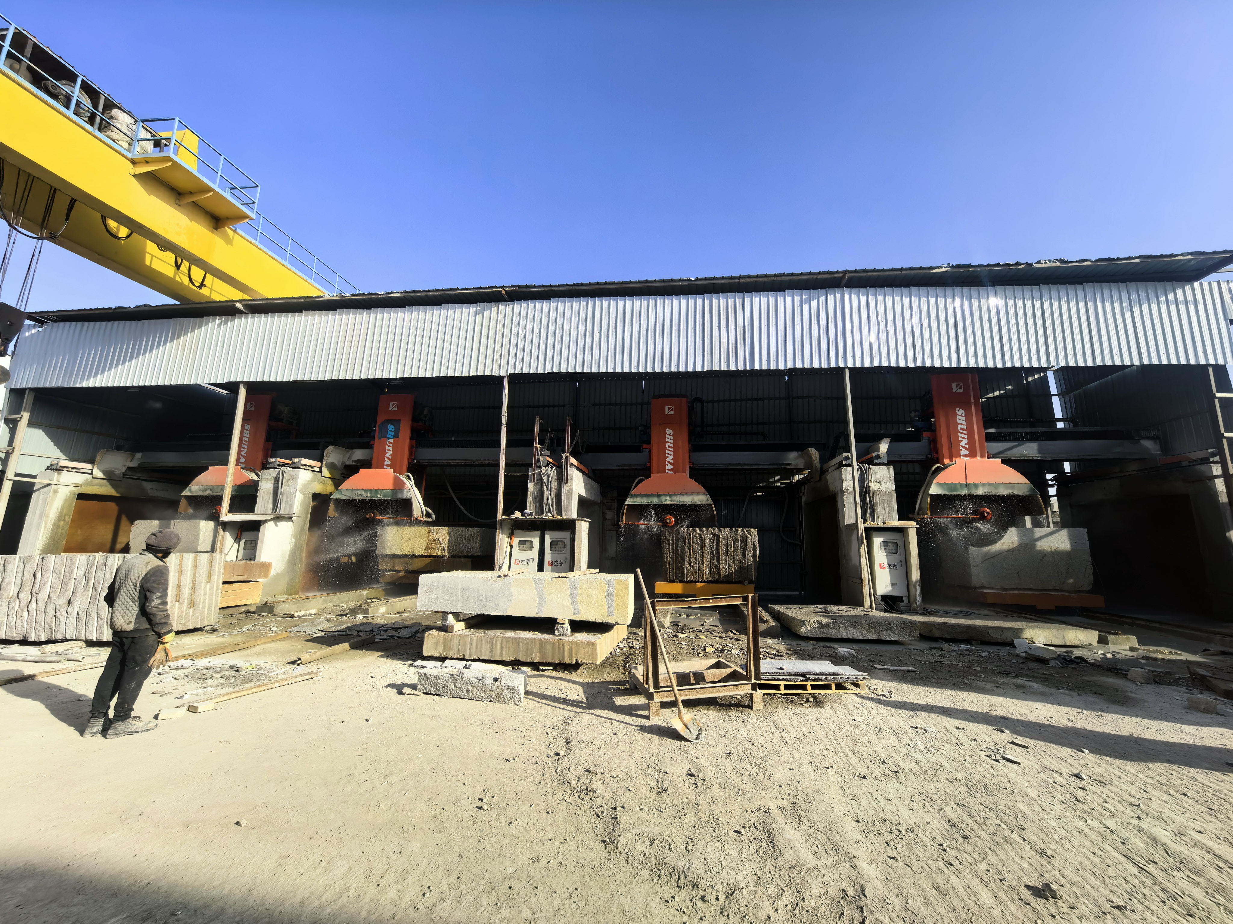 Shuinan Machinery multi-blade bridge block cutting machine cutting granite blocks at customer factory