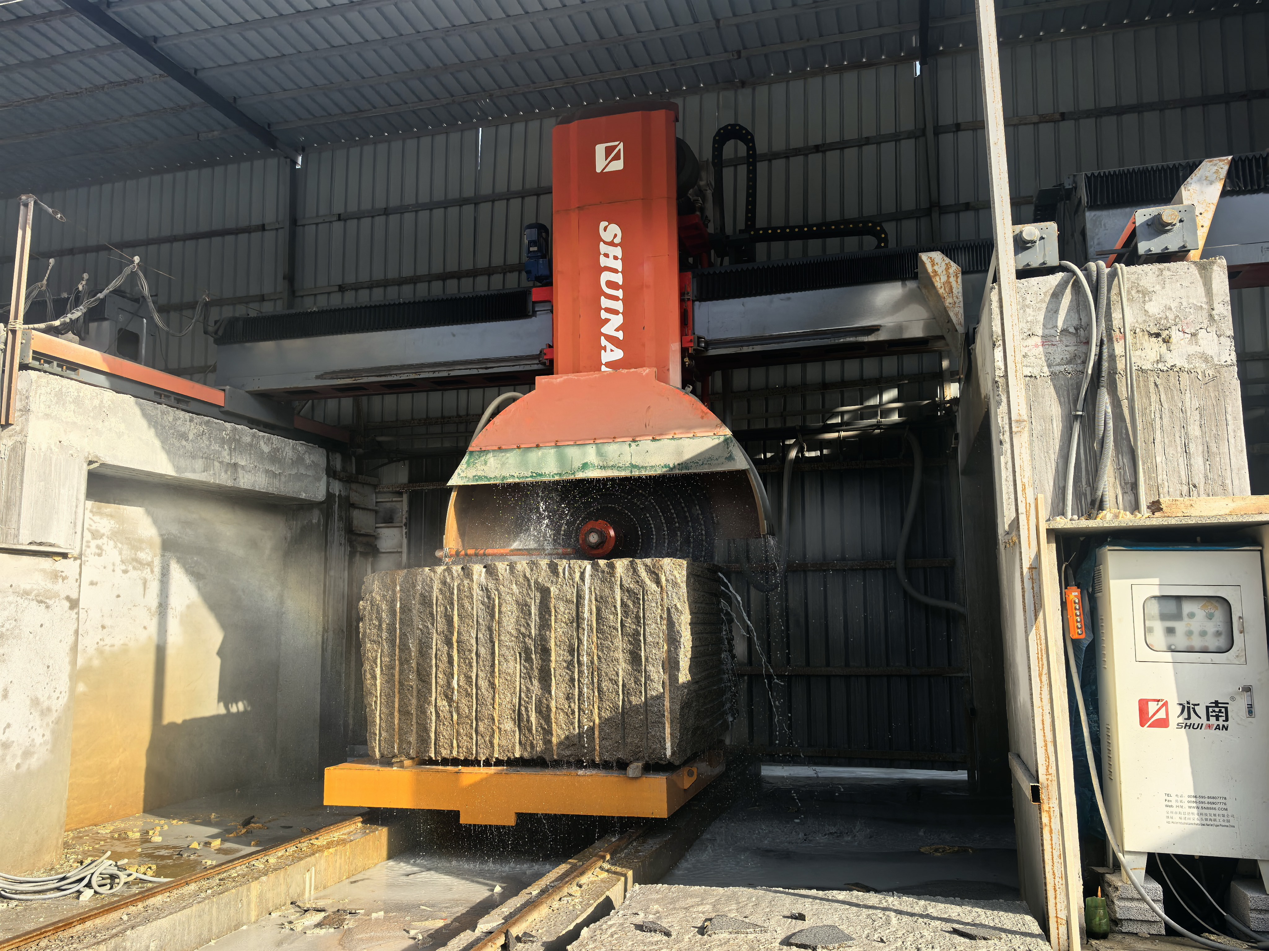 Shuinan Machinery multi-blade bridge cutting machine operation for stone processing