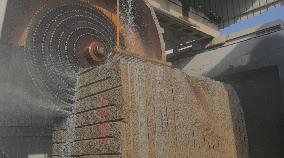 Multi-blade bridge stone cutting machine cutting stone blocks during operation