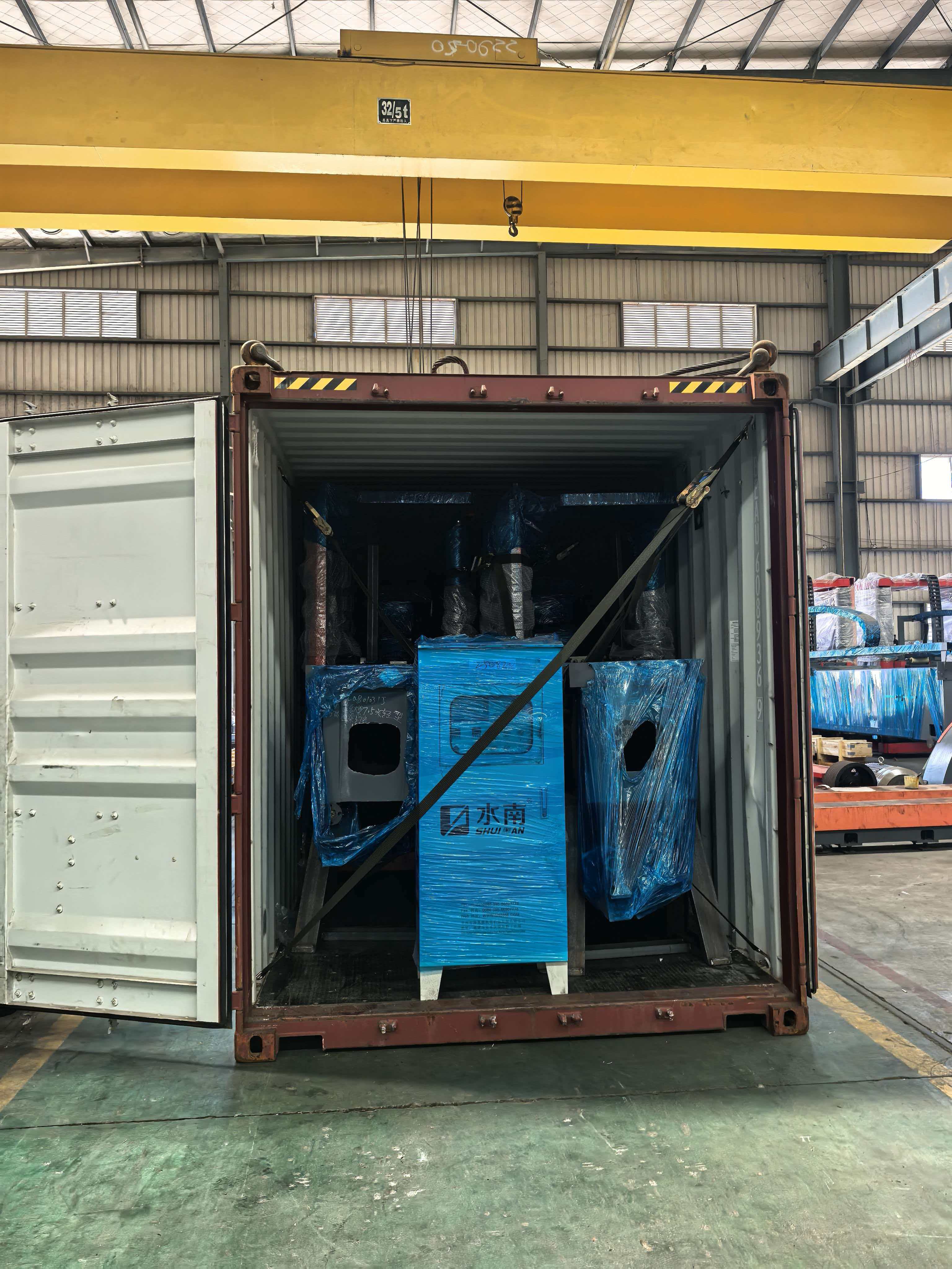 Container loading of Shuinan Machinery multiblade bridge block cutter with protective packing