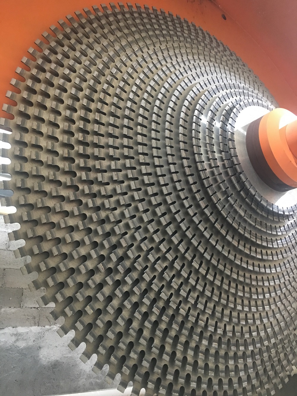 Close-up of saw blades mounted on Shuinan Machinery multiblade bridge block cutter spindle